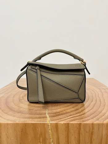 Uubags Loewe Mini Puzzle bag soft dark Khaki grained calfskin 24x16x10cm