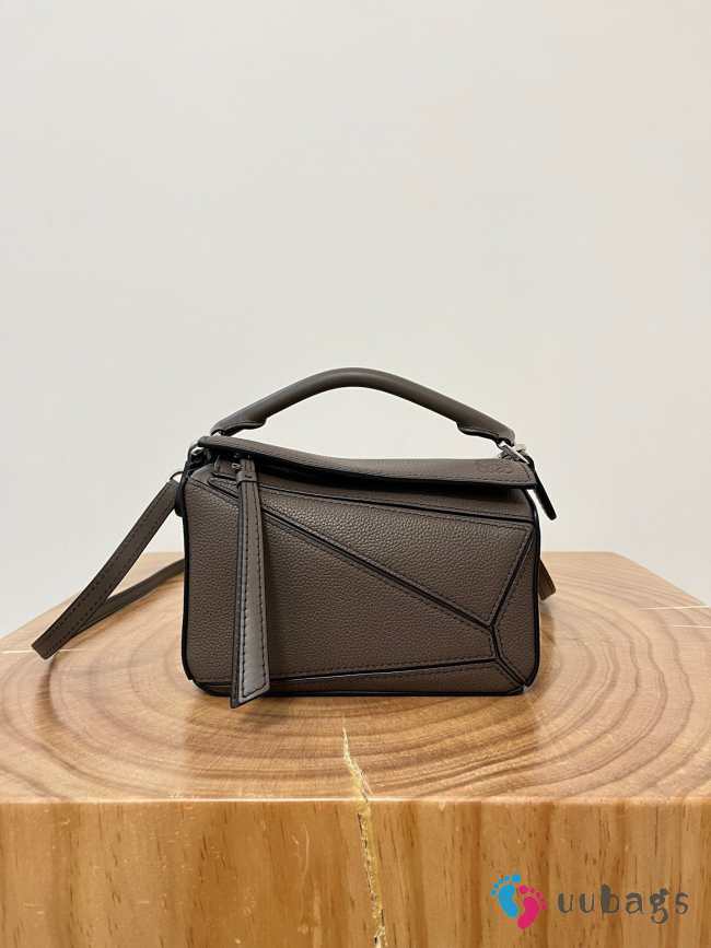 Uubags Loewe Mini Puzzle bag soft dark brown grained calfskin 24x16x10cm - 1