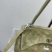 Uubags Balenciaga Rodeo handbag in large green waxed suede calfskin and smooth calfskin, aged-silver hardware - 4