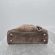 Uubags Balenciaga Rodeo handbag in large light espresso waxed suede calfskin and smooth calfskin, aged-silver hardware - 4