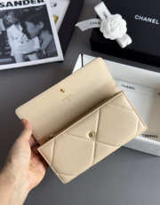 Uubags Chanel 19 Medium Flap Wallet In Beige Leather with Gold Hardware 19.5x10.5x2cm - 4