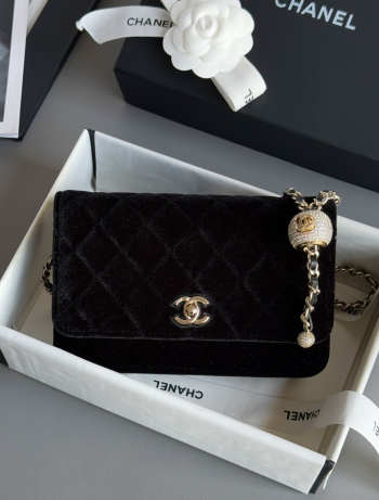Uubags Chanel Pearl Crush wallet on chain in black quilted velvet 12.3x19.2x3.5cm