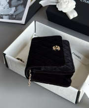Uubags Chanel Pearl Crush wallet on chain in black quilted velvet 12.3x19.2x3.5cm - 4