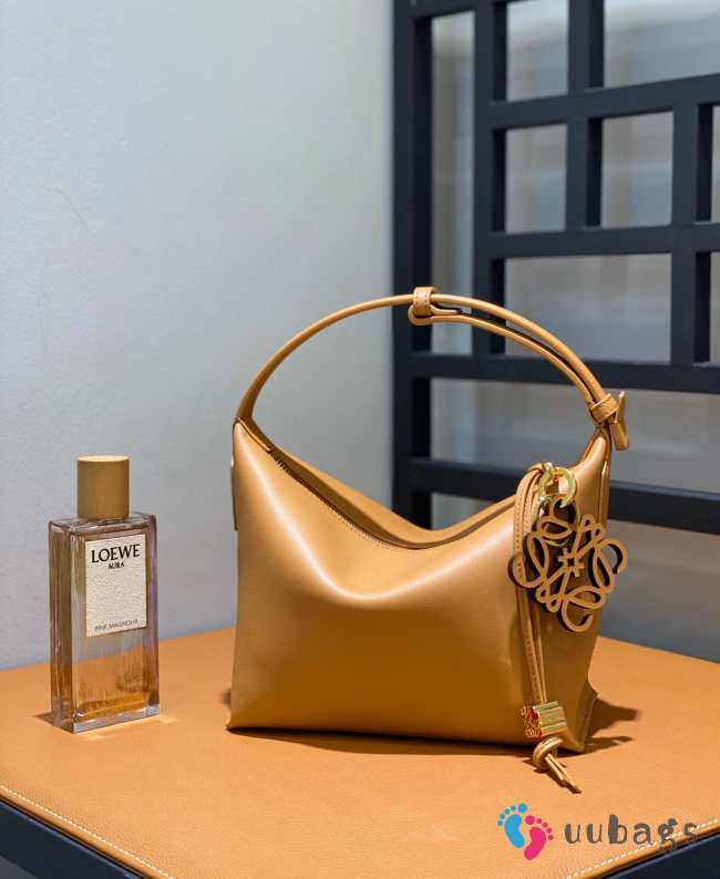 Uubags Loewe Cubi Small Calfskin Leather Bag in Tan/ Warm Desert 21x17x12.5cm - 1