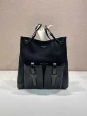 Uubags Prada 1BC293 large leather bag in black 34x35cm - 1
