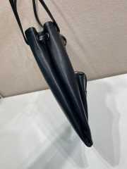 Uubags Prada 1BC293 large leather bag in black 34x35cm - 5