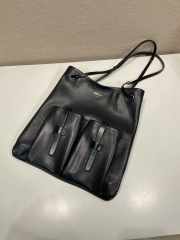 Uubags Prada 1BC293 large leather bag in black 34x35cm - 4