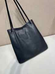 Uubags Prada 1BC293 large leather bag in black 34x35cm - 3