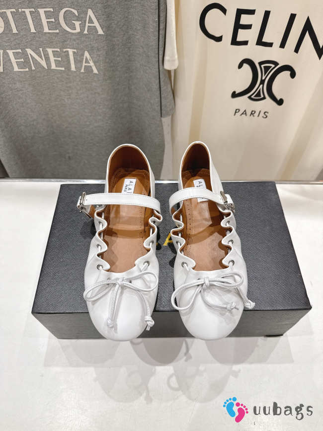 Uubags Alaïa Lace-Up Ballet Flats In White Calfskin - 1