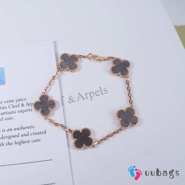 Uubags Van Cleef & Arpels Black and Gold Clover Bracelet - 1