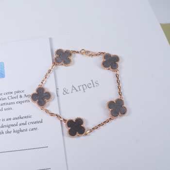 Uubags Van Cleef & Arpels Black and Gold Clover Bracelet