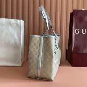 Uubags Gucci medium GG Emblem tote bag light beige and metallic silver GG monogram coated fabric with a lamé effect - 3