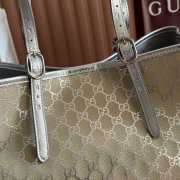 Uubags Gucci medium GG Emblem tote bag light beige and metallic silver GG monogram coated fabric with a lamé effect - 5