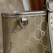 Uubags Gucci medium GG Emblem tote bag light beige and metallic silver GG monogram coated fabric with a lamé effect - 6