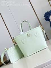 Uubags Louis Vuitton Neverfull Bandoulière Inside Out BB handbag in a light green leather 24x14x9cm - 1