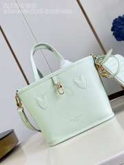 Uubags Louis Vuitton Neverfull Bandoulière Inside Out BB handbag in a light green leather 24x14x9cm - 6