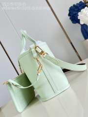 Uubags Louis Vuitton Neverfull Bandoulière Inside Out BB handbag in a light green leather 24x14x9cm - 2