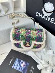 Uubags Chanel Small Flap Bag Tweed, Shearling Lambskin & Gold-Tone Metal In Green, Purple, Ecru & Brown 20cm - 1