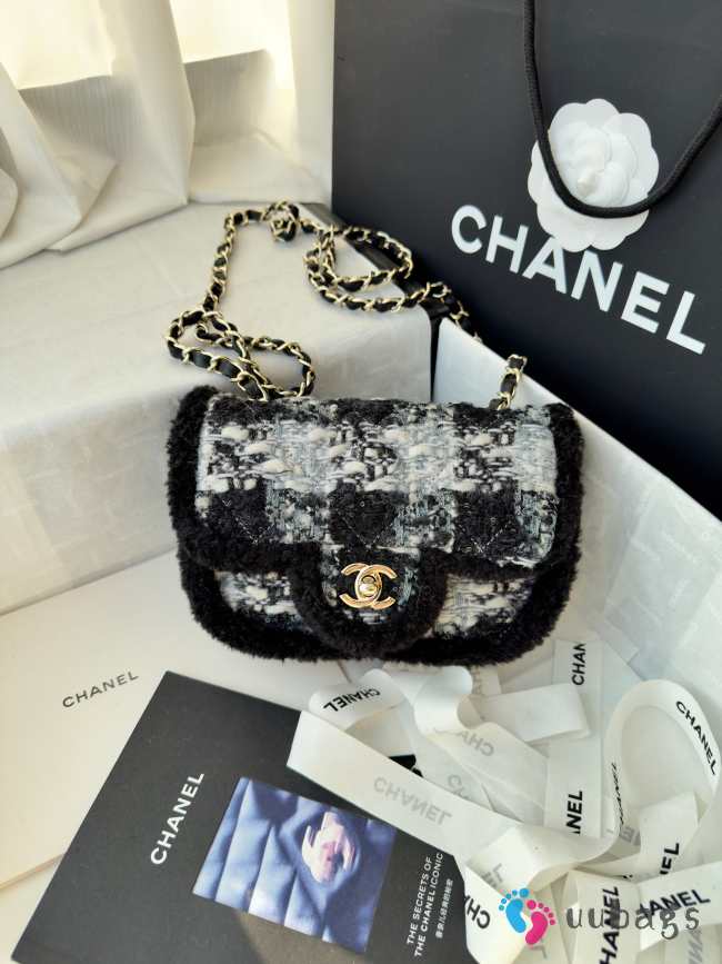 Uubags Chanel Small Flap Bag Tweed, Shearling Lambskin & Gold-Tone Metal In Black & Grey 20cm - 1