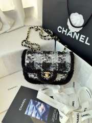 Uubags Chanel Small Flap Bag Tweed, Shearling Lambskin & Gold-Tone Metal In Black & Grey 20cm - 1