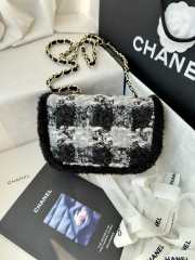 Uubags Chanel Small Flap Bag Tweed, Shearling Lambskin & Gold-Tone Metal In Black & Grey 20cm - 3