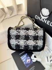 Uubags Chanel Medium Flap Bag Tweed, Shearling Lambskin & Gold-Tone Metal In Black & Grey 25cm - 6