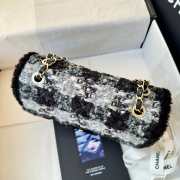 Uubags Chanel Medium Flap Bag Tweed, Shearling Lambskin & Gold-Tone Metal In Black & Grey 25cm - 4