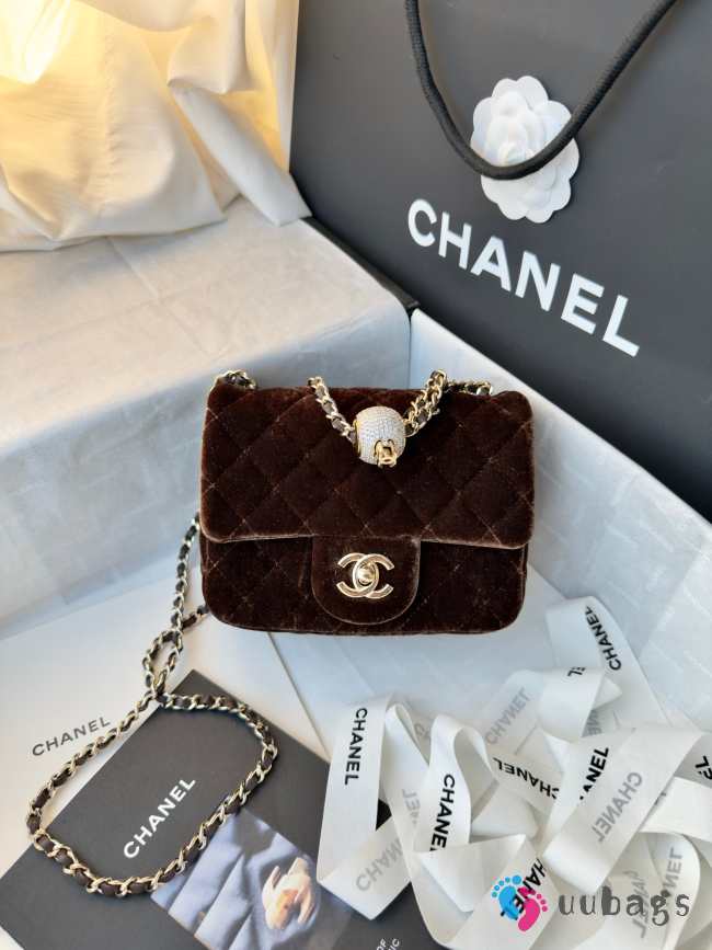 Uubags Chanel mini flap bag, velvet, diamanté & gold-tone metal, dark brown 18cm - 1