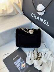 Uubags Chanel mini flap bag, velvet, diamanté & gold-tone metal, black 18cm - 6