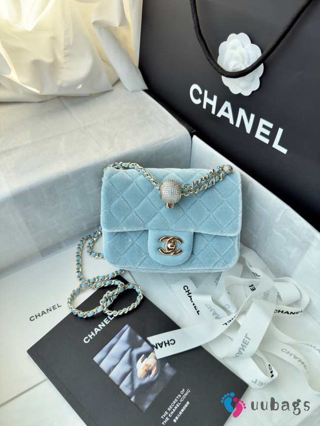 Uubags Chanel mini flap bag, velvet, diamanté & gold-tone metal, light blue 18cm - 1