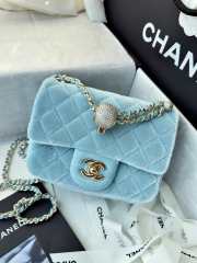 Uubags Chanel mini flap bag, velvet, diamanté & gold-tone metal, light blue 18cm - 4