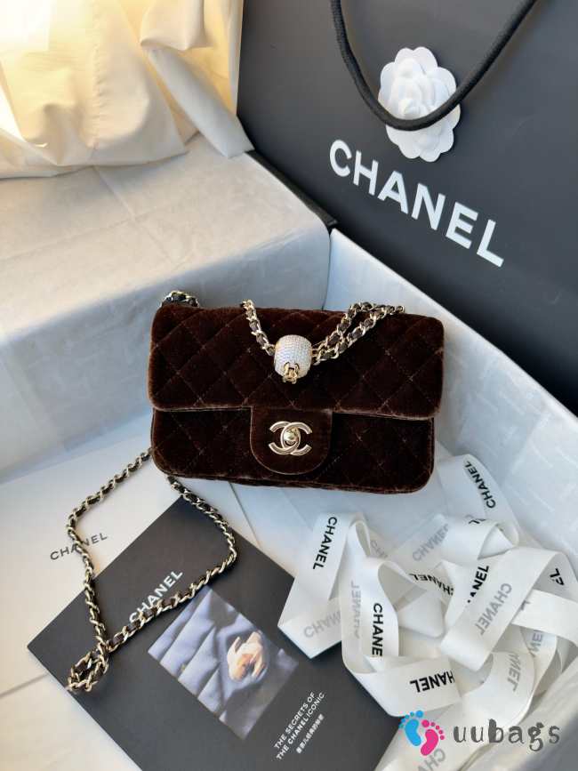 Uubags Chanel mini flap bag, velvet, diamanté & gold-tone metal, dark brown 20cm - 1