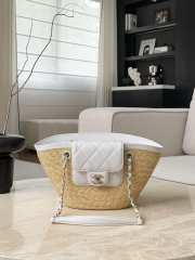 Uubags Chanel medium shopping bag braided straw, sheepskin & gold-colored metal beige & white 18x41x13cm - 1