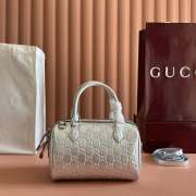 Uubags Gucci GG Emblem small boston bag in metallic silver patent GG leather 20.5x14x11.5cm - 1