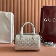 Uubags Gucci GG Emblem small boston bag in metallic silver patent GG leather 20.5x14x11.5cm - 6