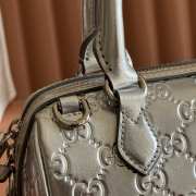 Uubags Gucci GG Emblem small boston bag in metallic silver patent GG leather 20.5x14x11.5cm - 3