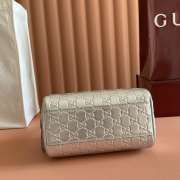 Uubags Gucci GG Emblem small boston bag in metallic silver patent GG leather 20.5x14x11.5cm - 4