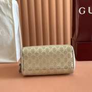 Uubags Gucci GG Emblem small boston bag in light beige and metallic silver laminated-effect GG Monogram coated fabric 20.5x14x11.5cm - 3