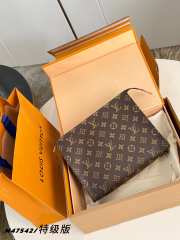 Uubags Louis Vuitton M83547 Toilet Pouch Monogram Canvas Material 20x25x5.5cm - 1