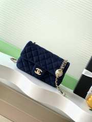 Uubags Chanel mini flap bag, velvet, diamanté & gold-tone metal, dark blue 13x20x7cm - 1
