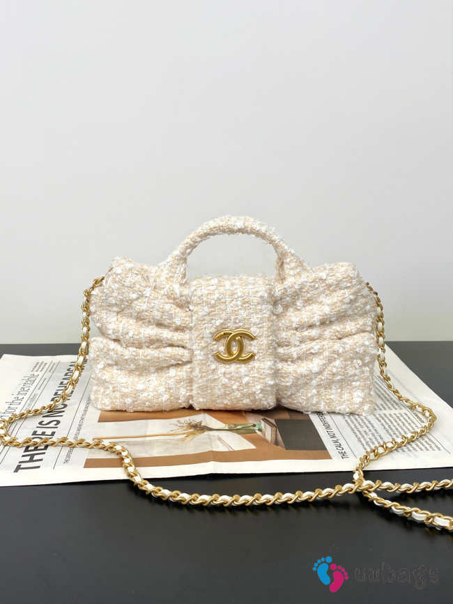 Uubags Chanel nano bow bag tweed fabric & gold-plated metal in beige & white 16x3x13cm  - 1