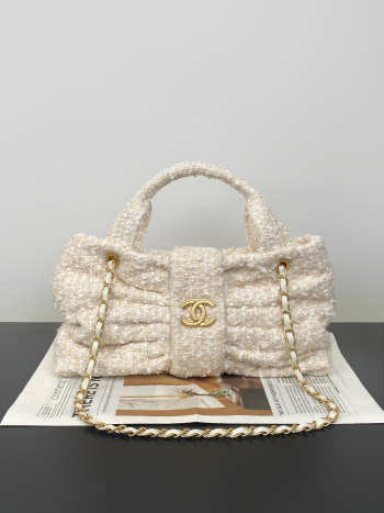 Uubags Chanel large bow bag tweed fabric & gold-plated metal in beige & white 39x5x25cm