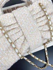 Uubags Chanel large bow bag tweed fabric & gold-plated metal in beige & white 39x5x25cm - 2