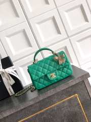Uubags Chanel Mini Top Handle Flap Bag with Bow Charm Green Quilted Leather & Gold-Tone Metal 20x13x9cm - 1