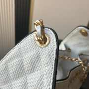 Uubags Chanel 25 small handbag braided raffia-effect canvas, calfskin leather & gold-tone metal in white & black 30x26x14cm - 4