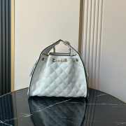 Uubags Chanel 25 small handbag braided raffia-effect canvas, calfskin leather & gold-tone metal in white & black 30x26x14cm - 3