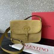 Uubags Valentino Garavani Antibes Suede Shoulder Bag Havana Beige 20.5x26.5x6.5cm - 5