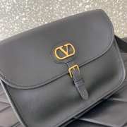 Uubags Valentino Garavani Antibes Calfskin Shoulder Bag Black 20.5x26.5x6.5cm - 5