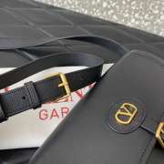 Uubags Valentino Garavani Antibes small shoulder bag in black calfskin 22x14x5cm - 4