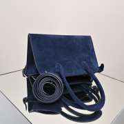 Uubags The Row Small Soft Margaux 10 Bag In Navy Blue Suede 25.5x18x19cm - 4